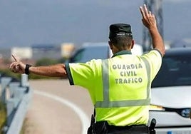 Imagen de archivo de una patrulla de la Guardia Civil de Tráfico.