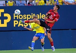 Imagen del encuentro entre el Cádiz FC y el CD Mirandés.