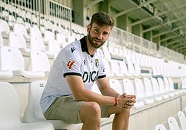 Mario González ya posa con la blanquinegra.