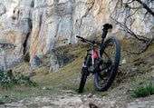La nueva forma de recorrer los Montes Obarenes de Burgos: bicis eléctricas entre pueblos y cascadas