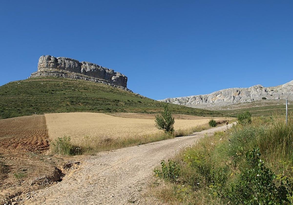Peña Ulaña, en el oeste de la provincia en el Geoparque de Las Loras.