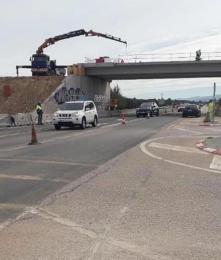 Imagen secundaria 2 - Imágenes de las obras en la carretera de Logroño