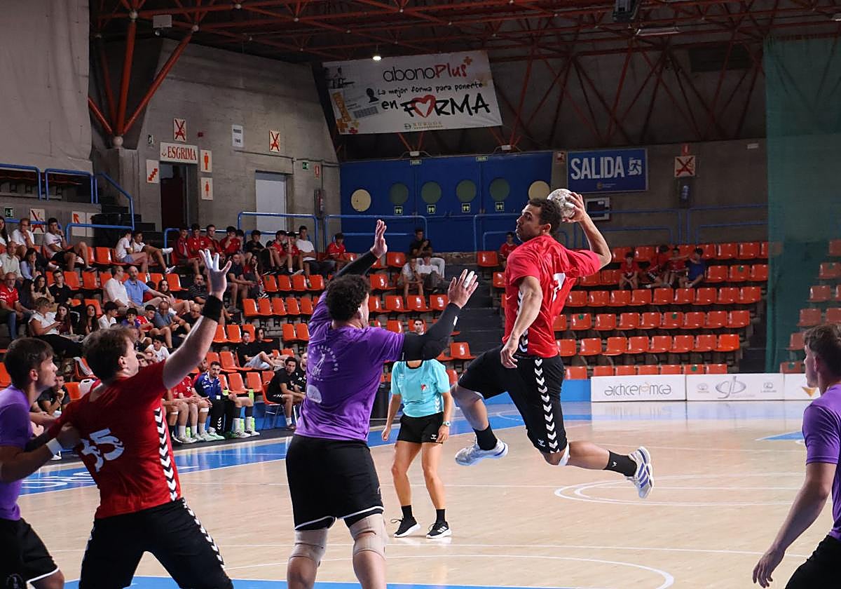 Jugada en ataque del UBU San Pablo Burgos.