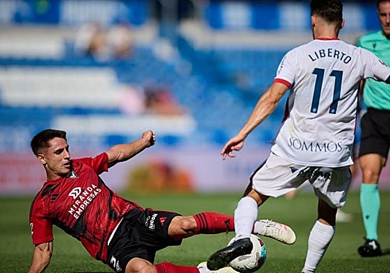 Imagen del partido entre el Mirandés y el Huesca,