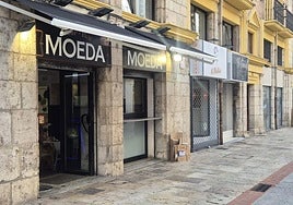 Fachada del bar Moeda en la calle Moneda de Burgos.