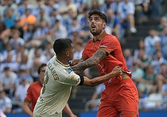 Fer Niño, en un lance de juego durante el partido frente al Deportivo de La Coruña.