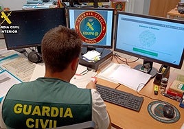 Uno de los agentes del Equipo @ de la Guardia Civil.