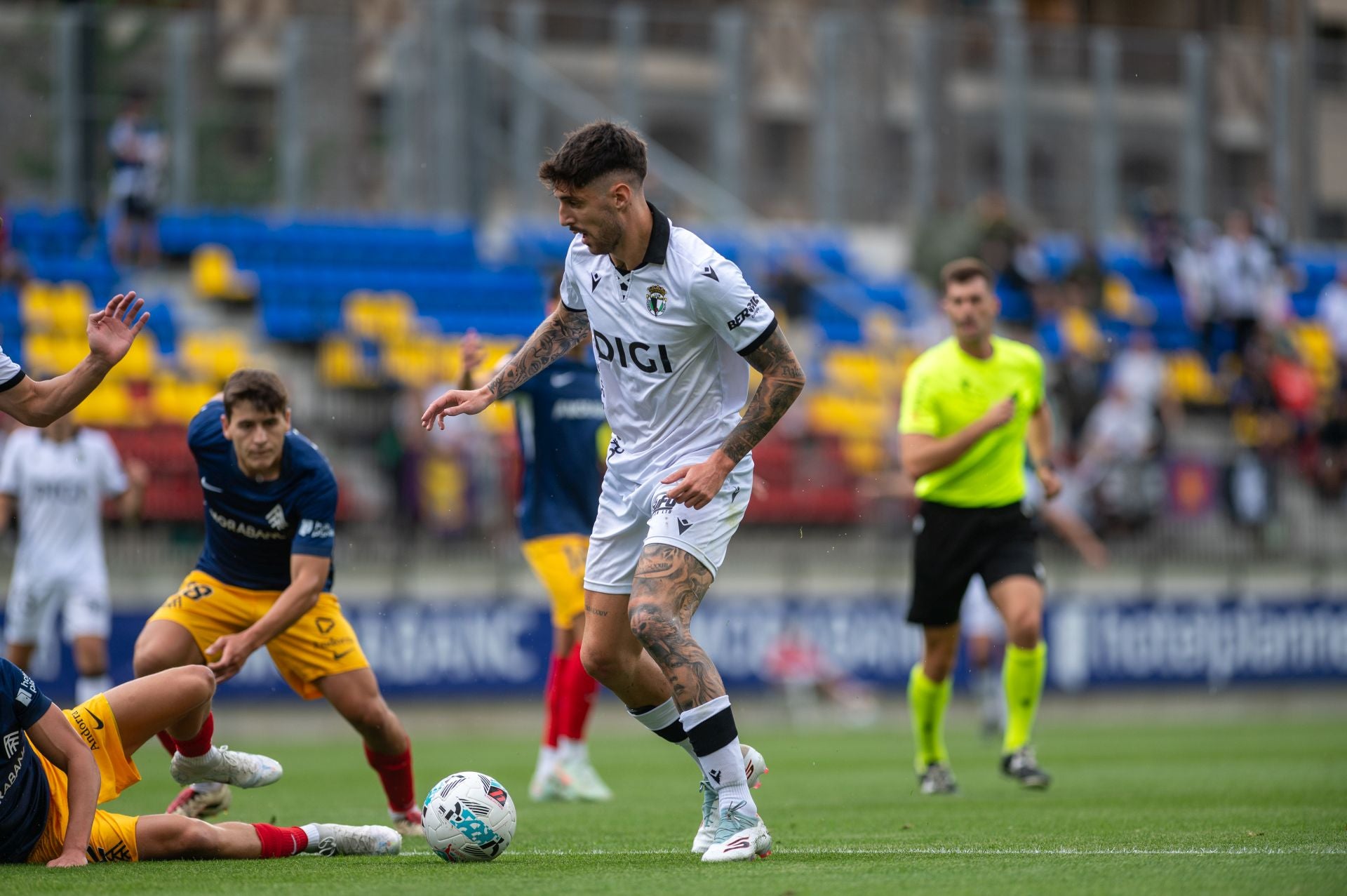 El partido del Burgos CF en Andorra, en imágenes