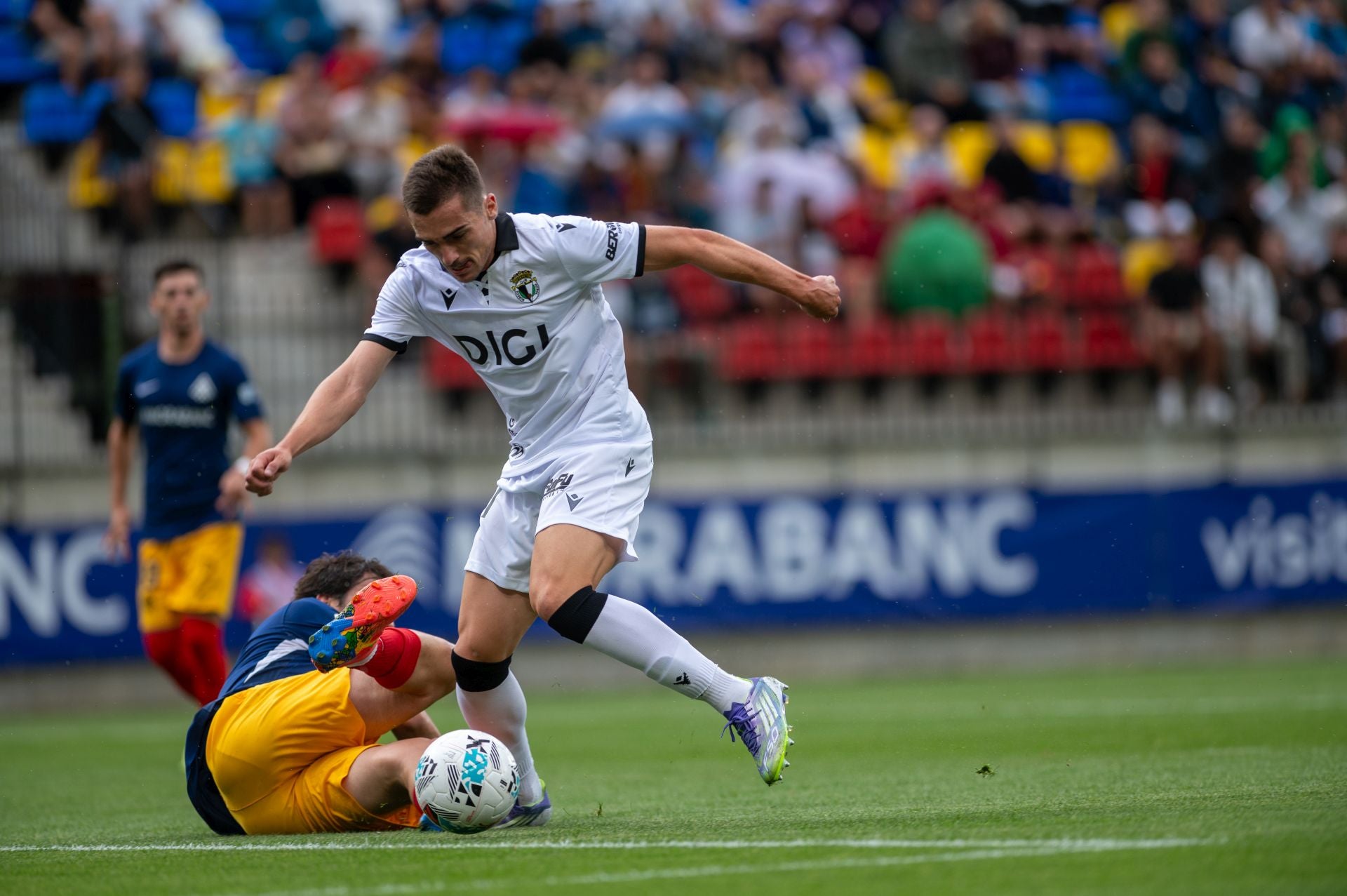 El partido del Burgos CF en Andorra, en imágenes