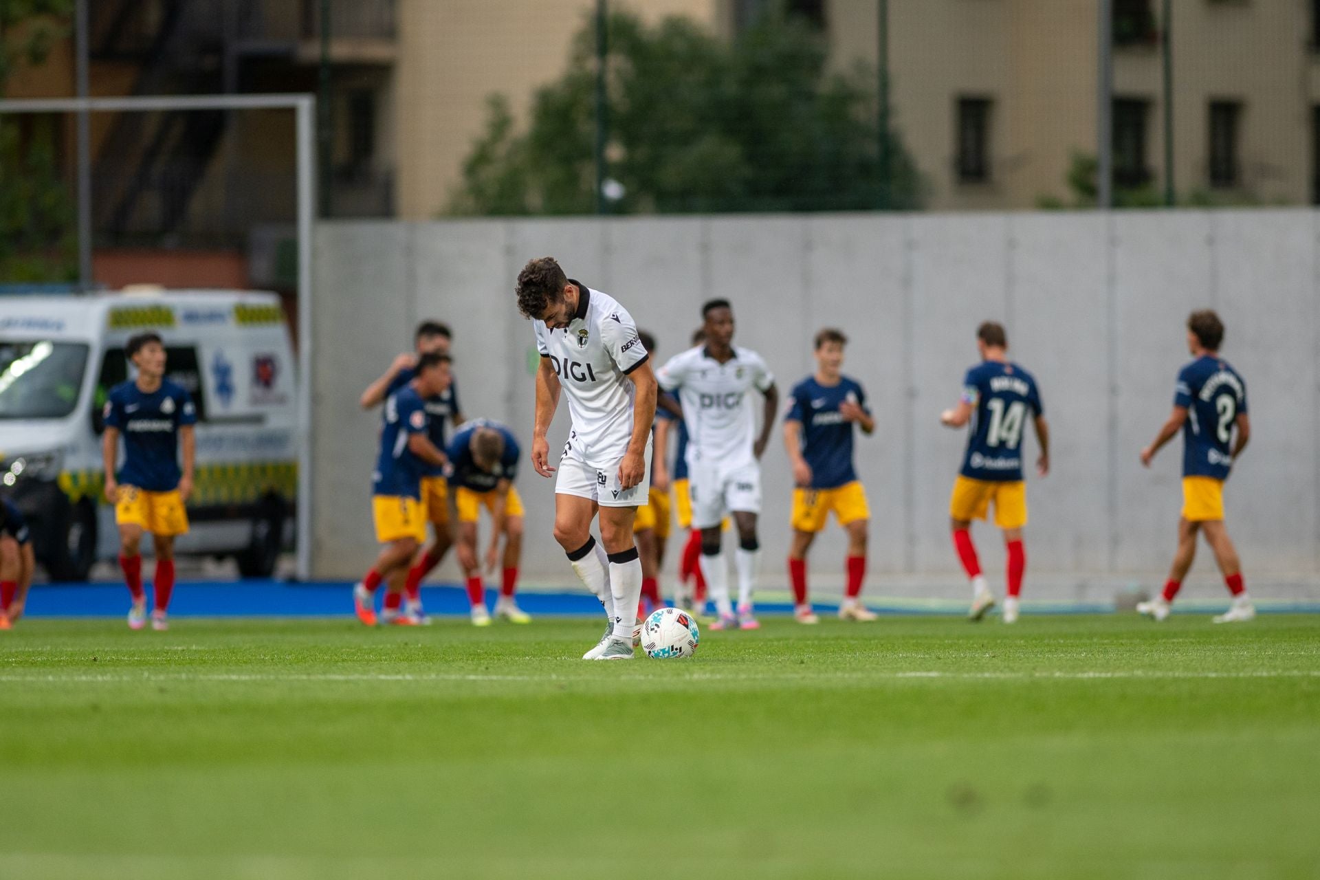 El partido del Burgos CF en Andorra, en imágenes