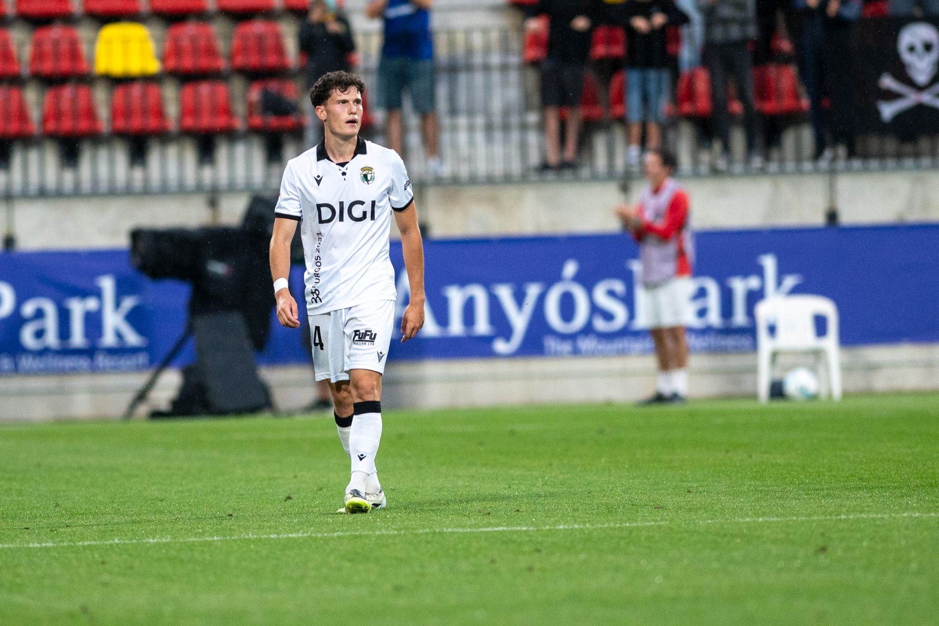 El partido del Burgos CF en Andorra, en imágenes