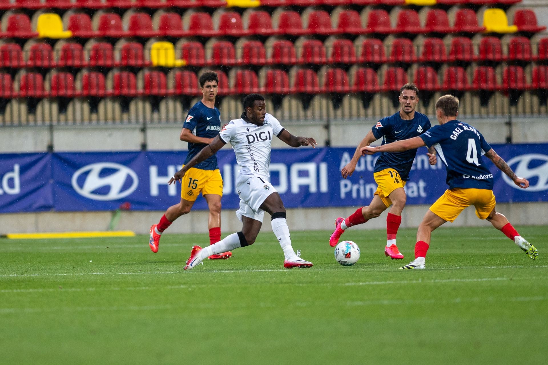 El partido del Burgos CF en Andorra, en imágenes