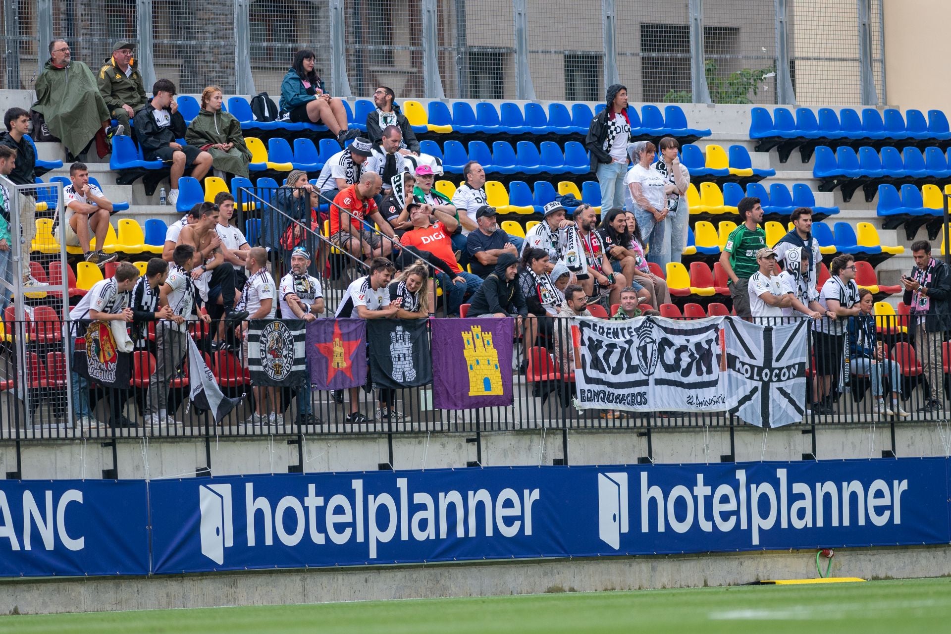 El partido del Burgos CF en Andorra, en imágenes