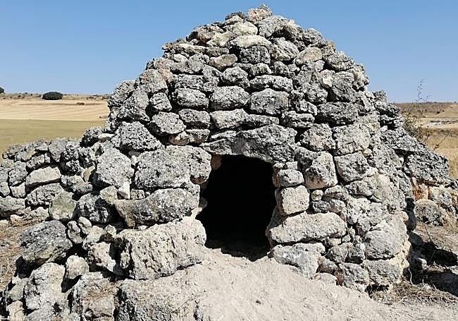 Cabaña restaurada en Tórtoles de Esgueva piedra a piedra.
