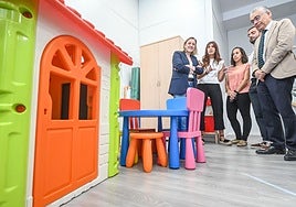 La vicepresidenta de la Junta de Castilla y León y consejera de Familia e Igualdad de Oportunidades, Isabel Blanco, durante la visita al Centro Mediacyl Burgos.