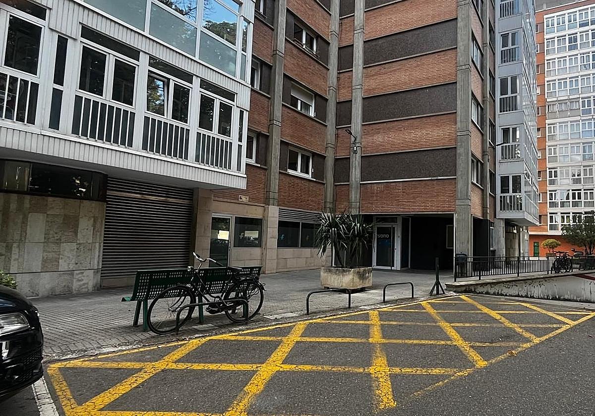 Paseo de la Isla 7, donde se encuentra el local.