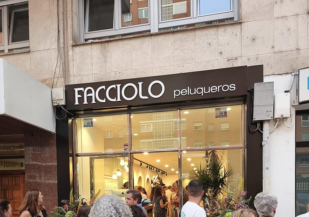 Imágenes de la fiesta de inauguración de peluquería Facciolo.