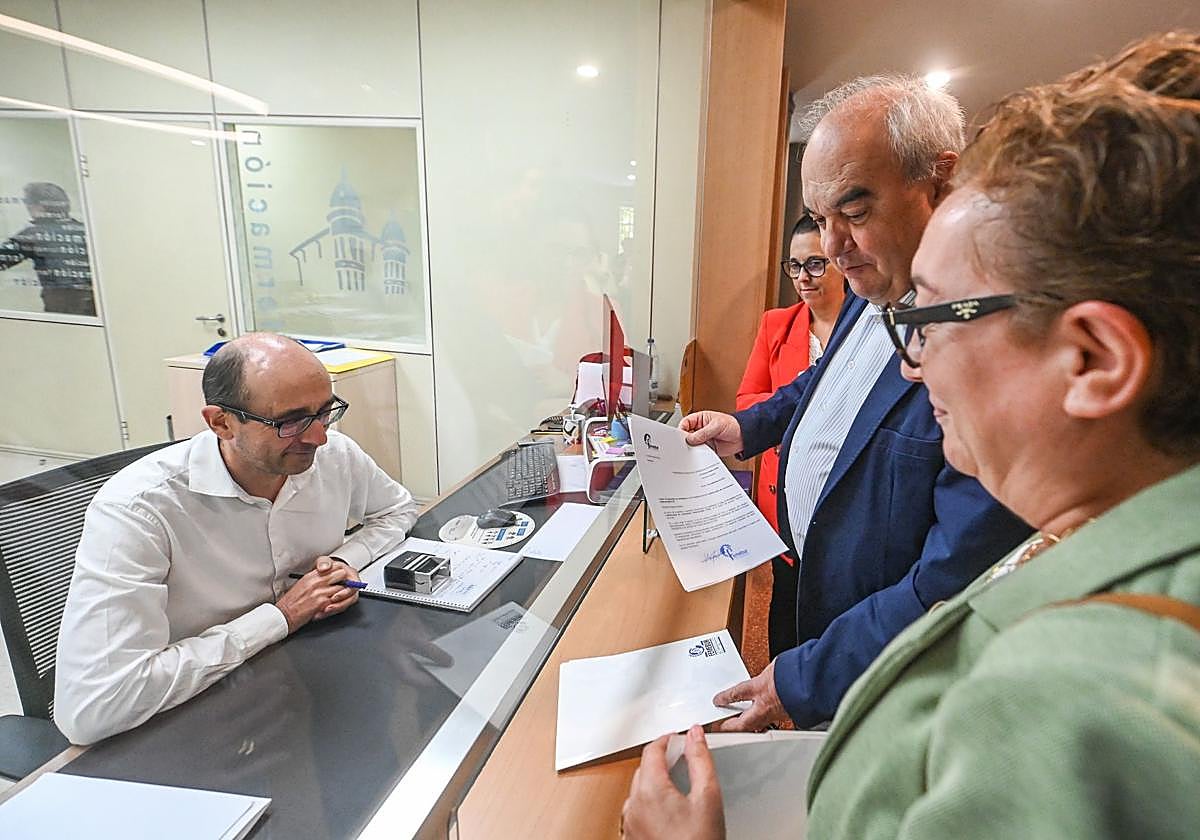 El presidente de Femebur, Andrés Hernando, presenta formalmente su candidatura a la presidencia de FAE.