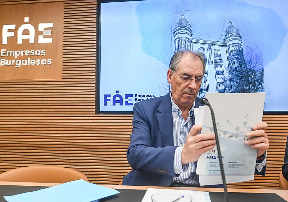 Miguel Ángel Benavente, presidente de FAE, anuncia que no se presentará a la reelección.