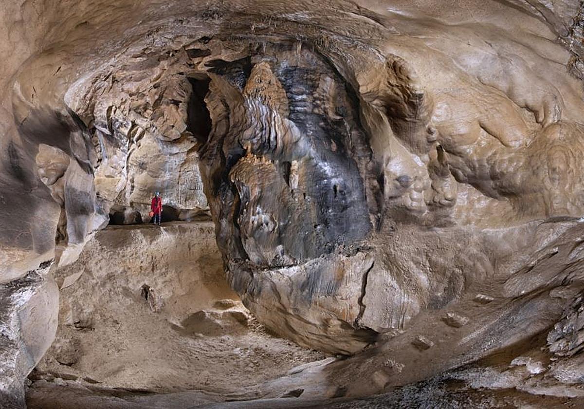 Imagen abatida en 2D, a partir de originales en 360º tomadas en las Galerías de lasHuellas y en la Sala de las Pinturas de Ojo Guareña.