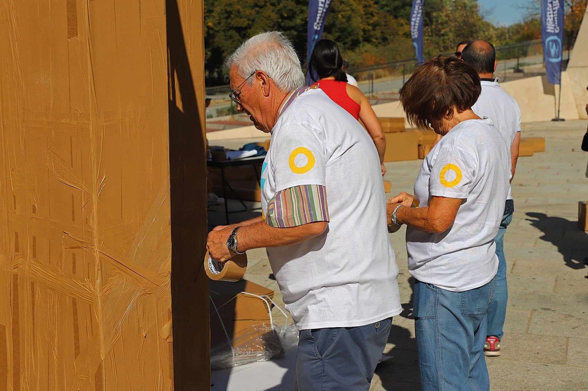 La instalación de la réplica de la Catedral de Burgos, en imágenes