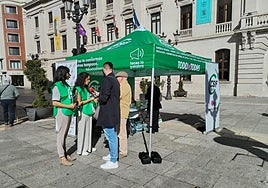 Carpa en la Plaza del Cid instalada por CSIF.