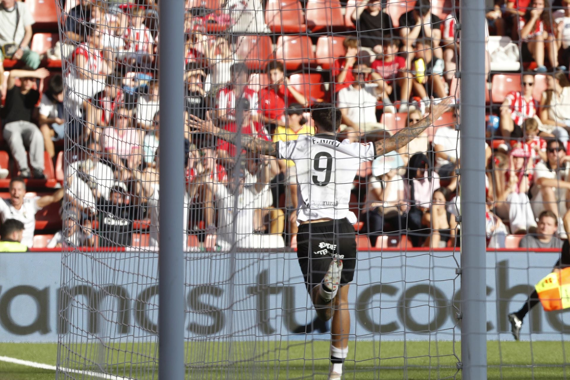 Todas las imágenes del partido entre el Sporting de Gijón y el Burgos CF