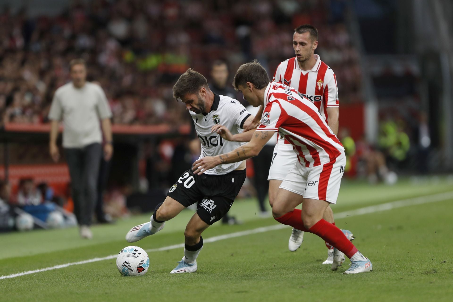 Todas las imágenes del partido entre el Sporting de Gijón y el Burgos CF