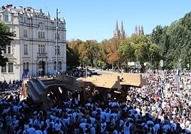 La escultura efímera de la Catedral ya en el suelo de Burgos.