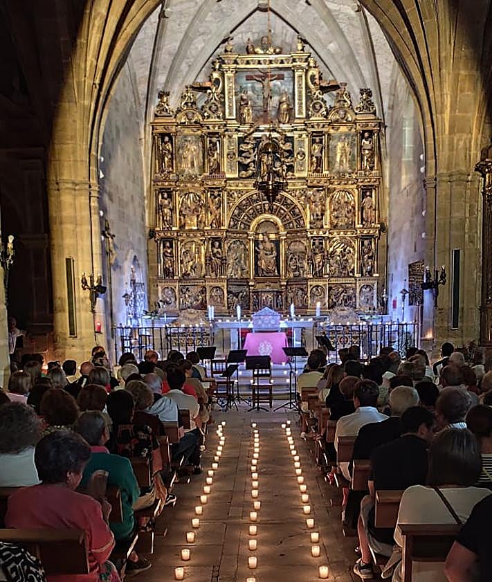 Imagen secundaria 2 - El espectáculo representado en la iglesia de Salas. 