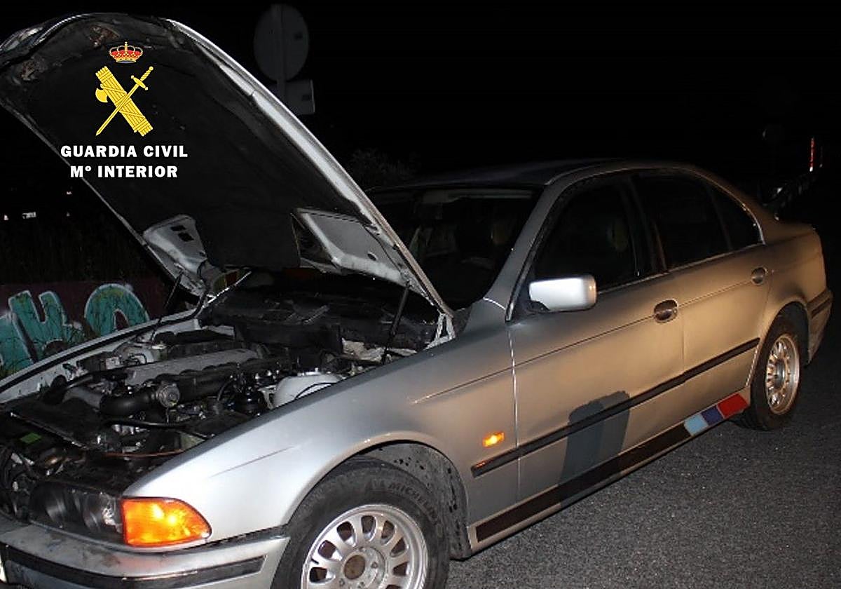 Vehículo encontrado por la Guardia Civil