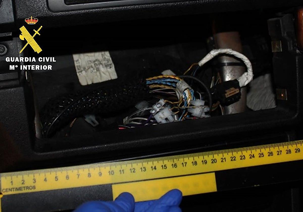 Imagen principal - Detenido en Burgos con matrículas robadas y alteraciones en el coche para carreras ilegales