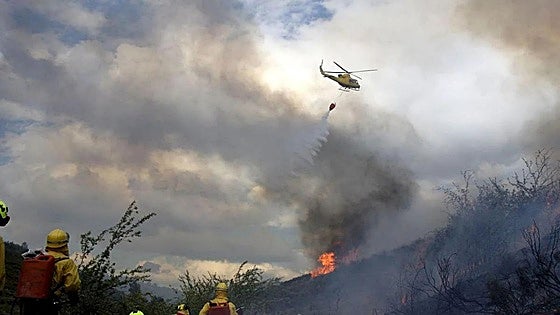 El incendio de una nave agrícola pone en alerta a los vecinos de un pueblo de Burgos