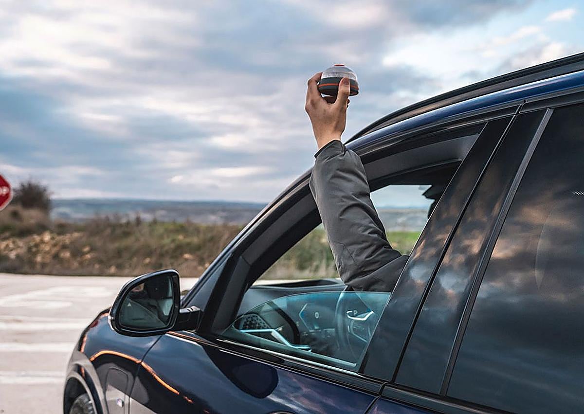 Imagen secundaria 1 - Innovación burgalesa en seguridad vial con la nueva baliza V16 Conectada Hero Driver LED