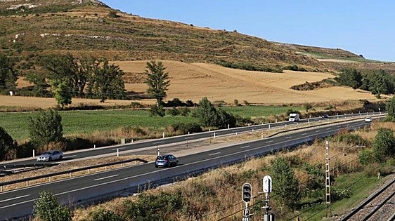 Un herido y atascos kilómetricos en dos accidentes consecutivos en la AP-1