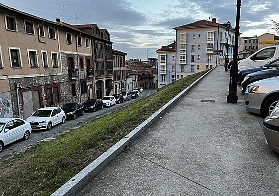 Aparcar en el Casco Alto es una tarea complicada.