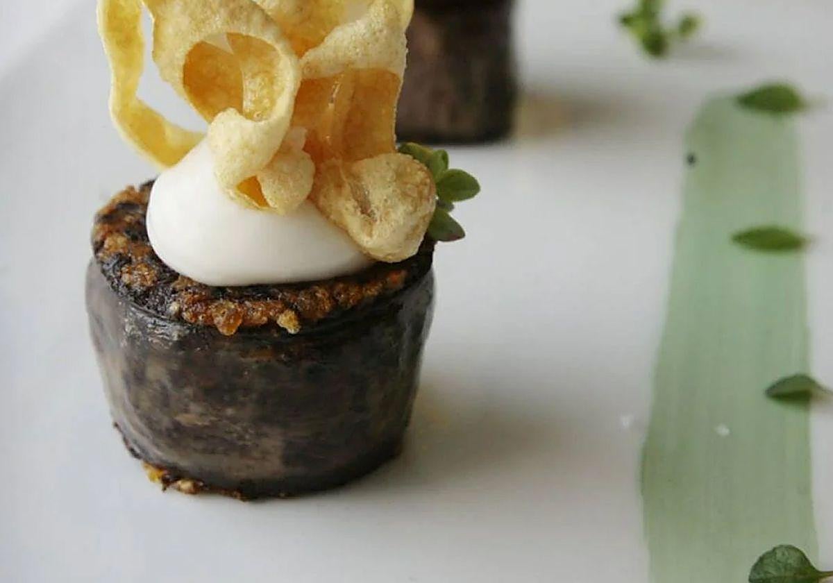 Tapa elaborada con morcilla de Burgos. Justo rodríguez