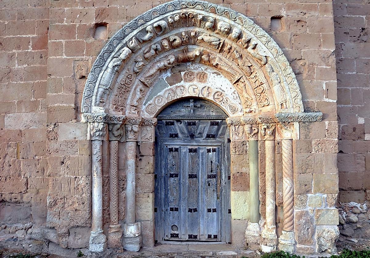Portada de la Iglesia de San Andrés de Soto de Bureba