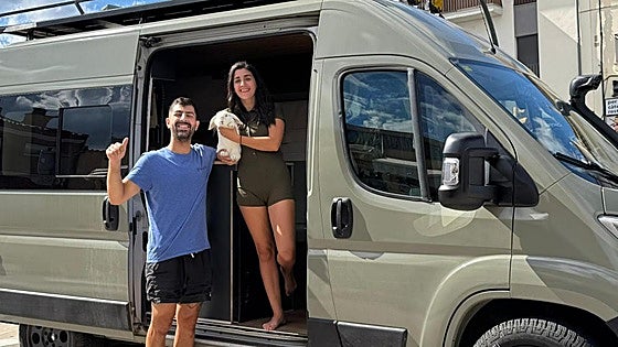 Los dos jóvenes influencers de Burgos que viajan hasta China en furgoneta camperizada