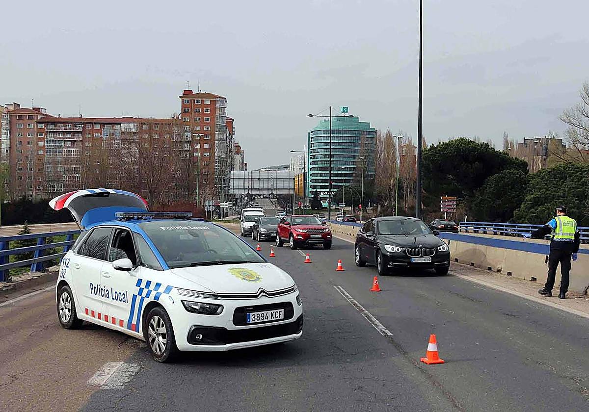 Imagen de archivo de un control de la Policía Local de Burgos.
