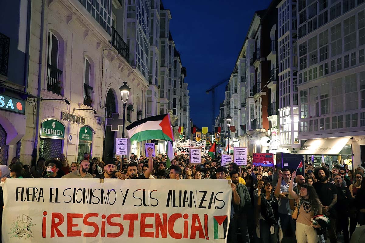 Así ha sido en imágenes la multitudinaria e improvisada manifestación por Gaza en Burgos