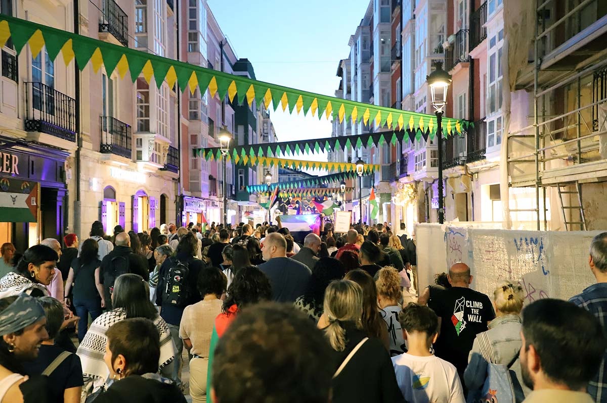 Así ha sido en imágenes la multitudinaria e improvisada manifestación por Gaza en Burgos