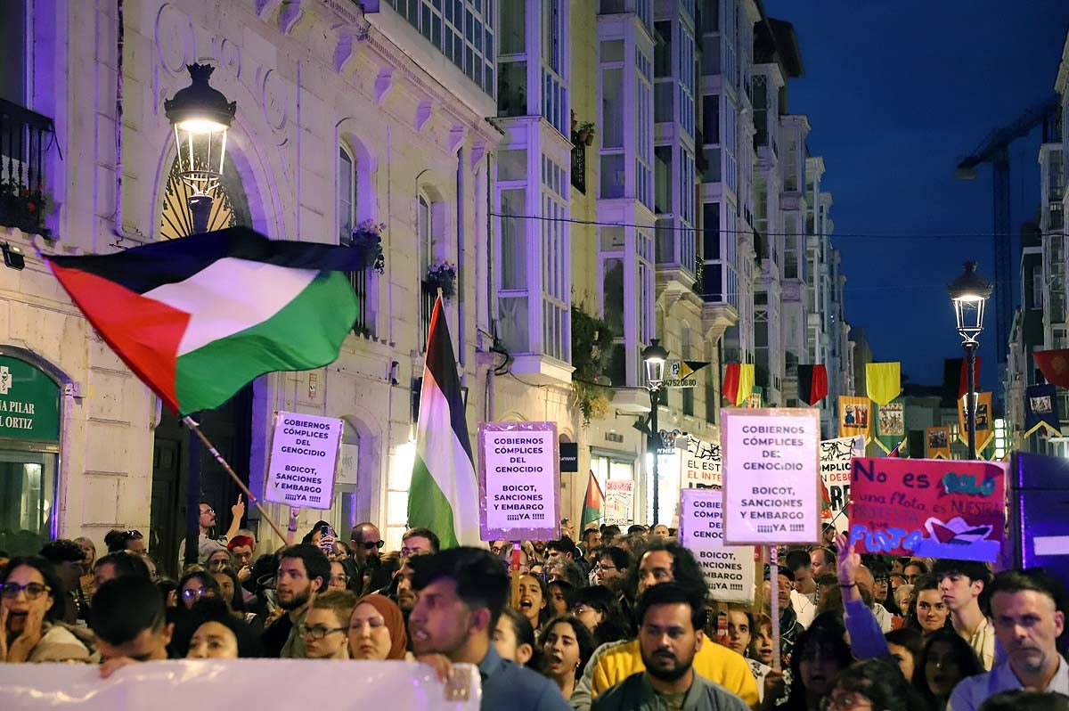 Así ha sido en imágenes la multitudinaria e improvisada manifestación por Gaza en Burgos