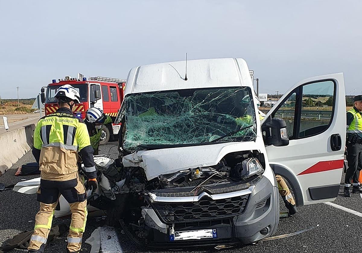 Imagen de la actuación de los Bomberos de Burgos en el accidente.