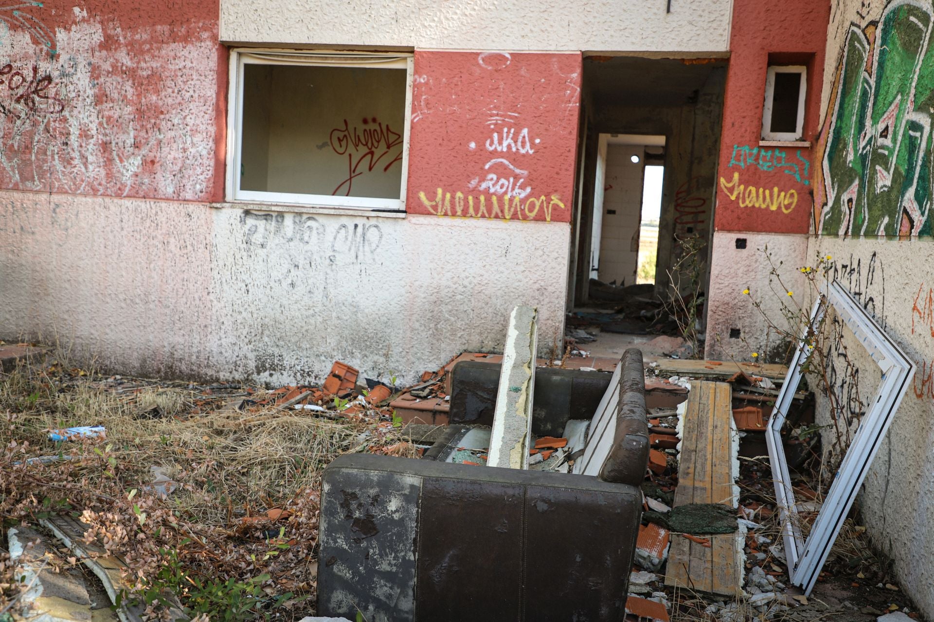 Así está la urbanización fantasma de un pueblo de Burgos, en imágenes
