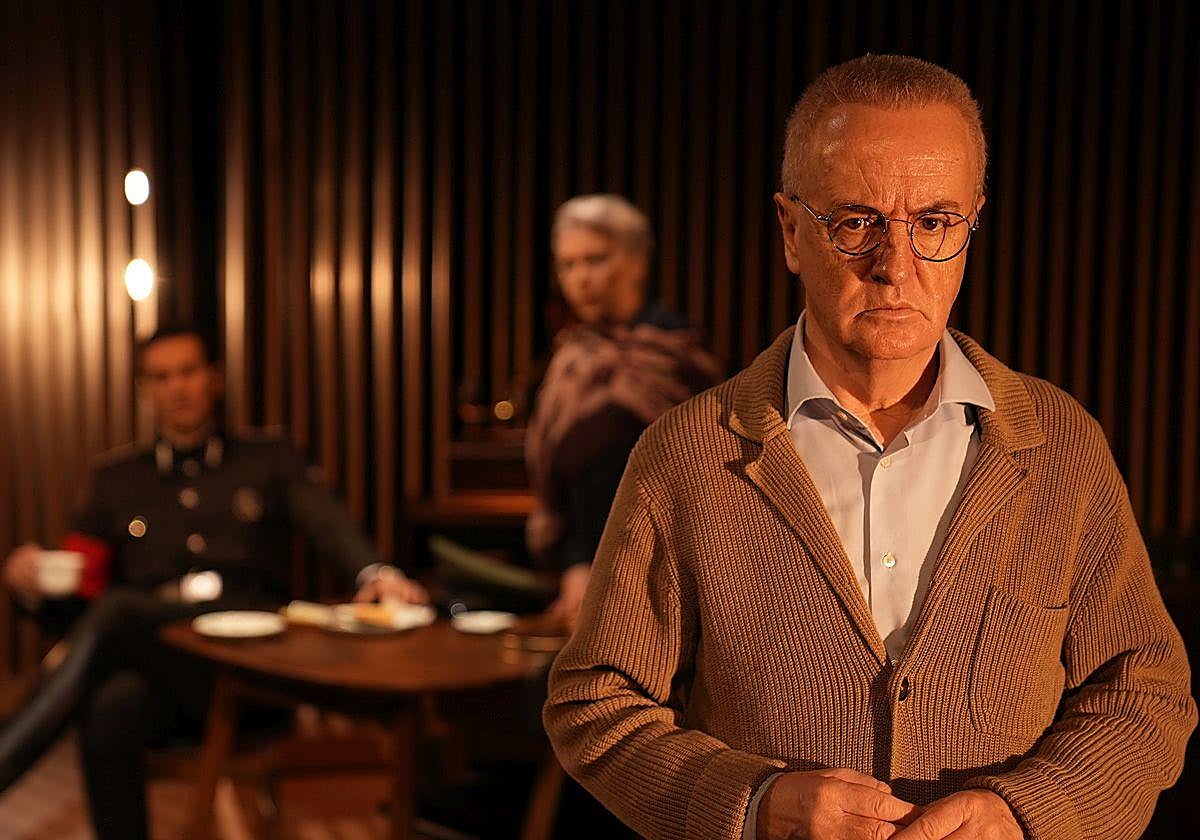 Carlos Hipólito en una escena de 'Música para Hitler'.