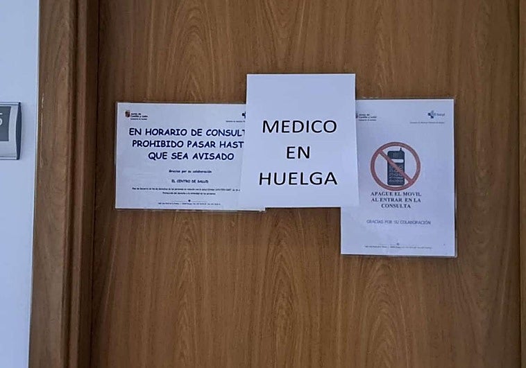 Consulta de un médico en un ambulatorio de Burgos este viernes por la mañana.
