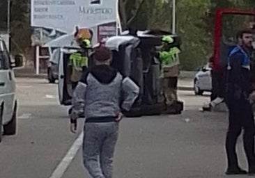Herida una conductora al empotrarse con su coche contra el muro de un hotel en Aranda