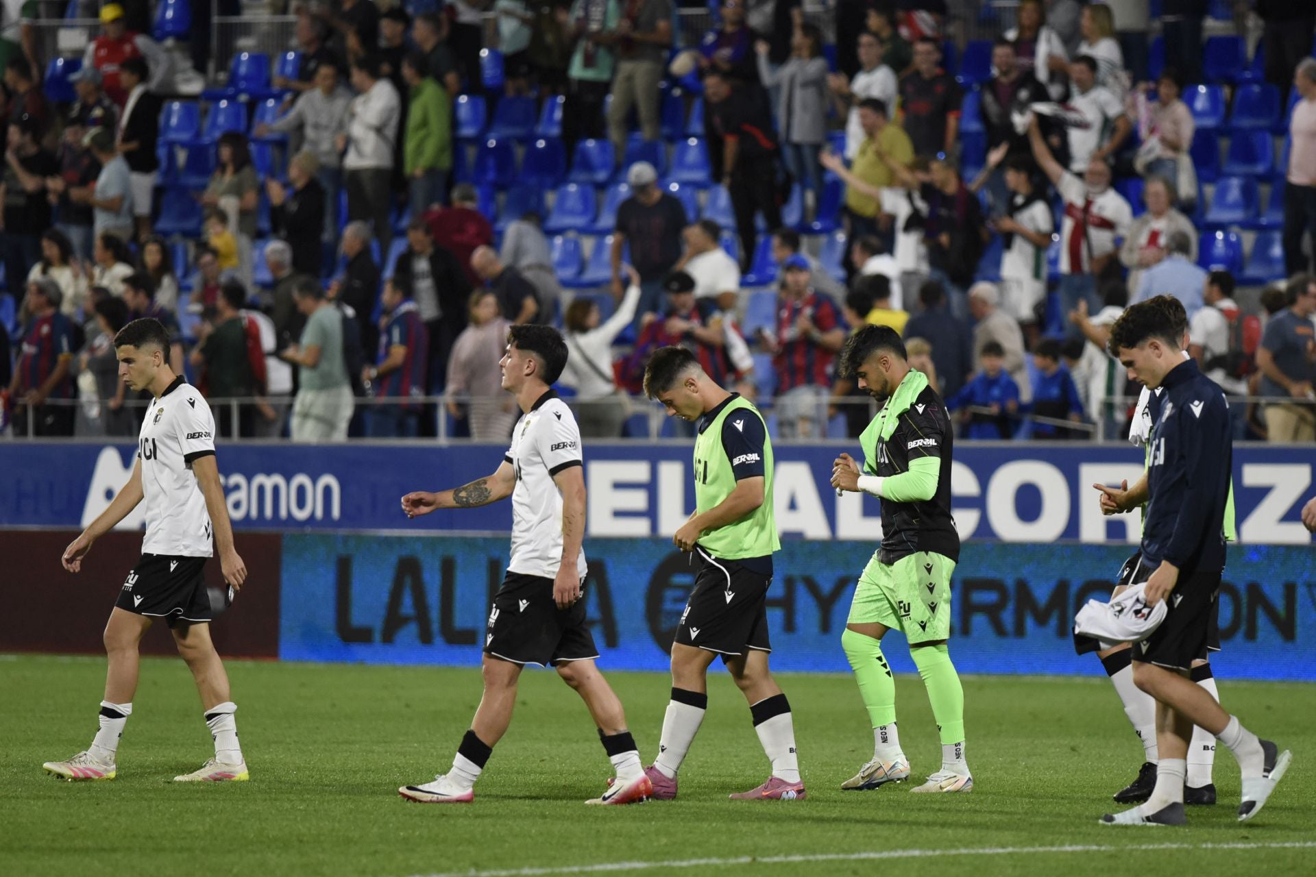 Todas las imágenes del encuentro entre el SD Huesca y el Burgos CF