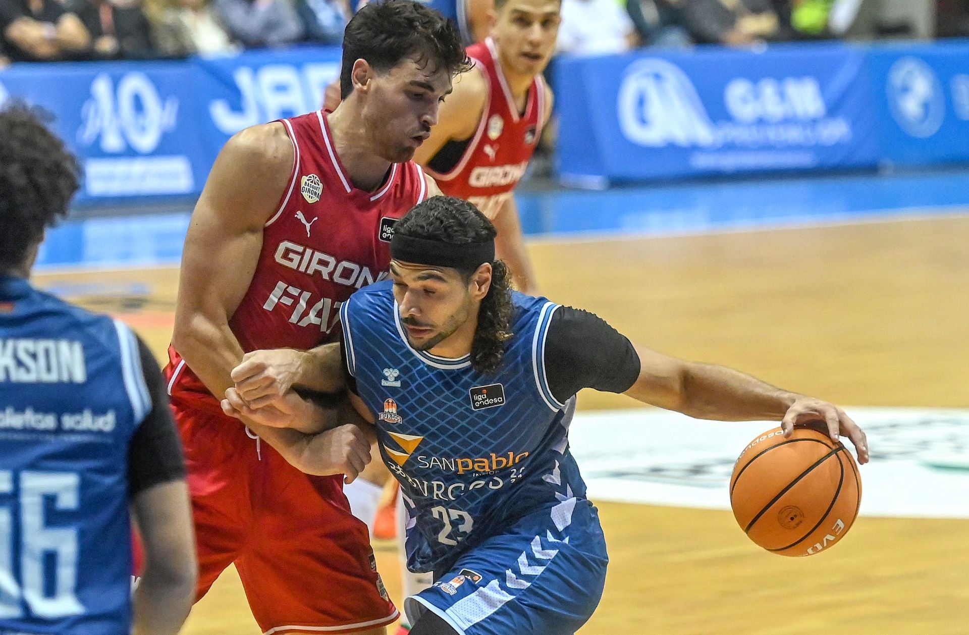Todas las imágenes del primer partido de temporada entre el San Pablo Burgos frente al Bàsquet Girona